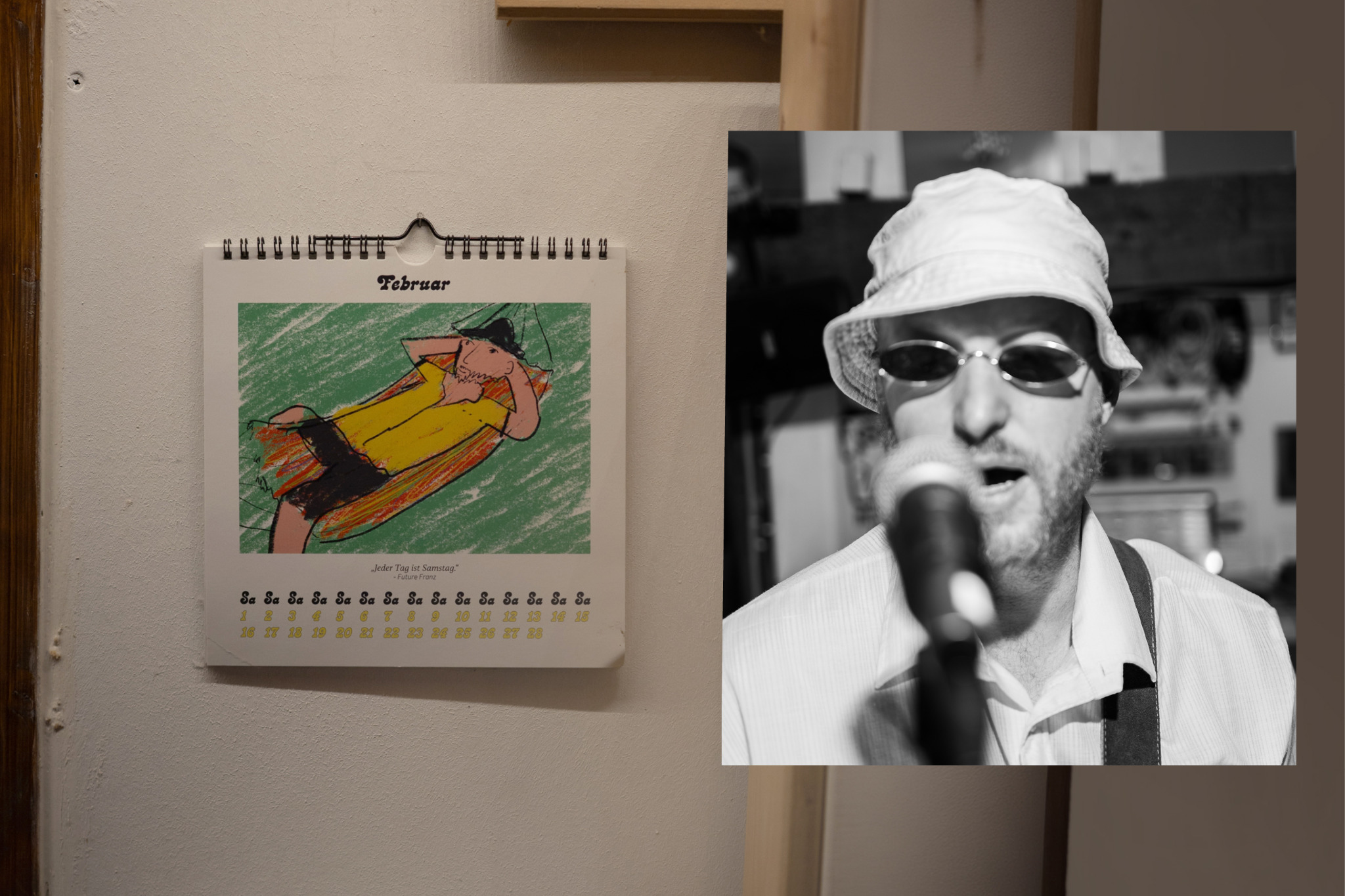 Bildpaar mit einer Zeichnung an der Wand und einem Schwarzweißporträt von Future Franz am Mikrofon.